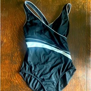 Speedo Black & White One-piece Swimsuit Size 14